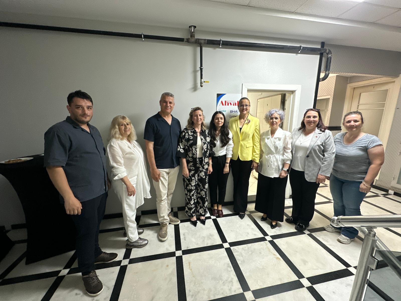 Edirne’de ilkeli, doğru ve objektif habercilik anlayışıyla kentin nabzını tutan, yerel basının güçlü sesi edirneahval.com internet haber sitesi, yayın hayatındaki 10’uncu yılını gururla kutladı.